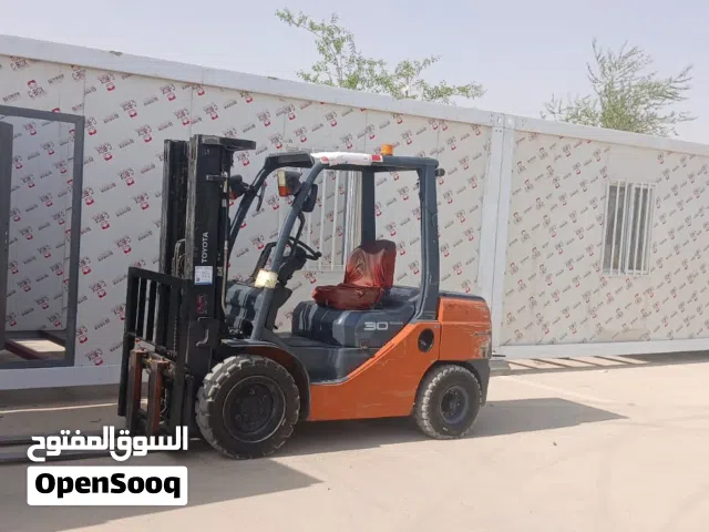 تأجير رافعات شوكية (فوركلفت) داخل الرياض