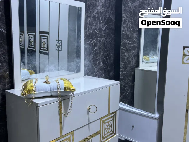 غرفه نوم 6 قطع بس جبيره مرتبه ونضيفه بيها جم طكه بس عادي يترتبن