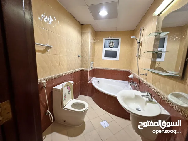 شقه 3 غرف وصاله وغرفة خادمه بمدينة شخبوط
