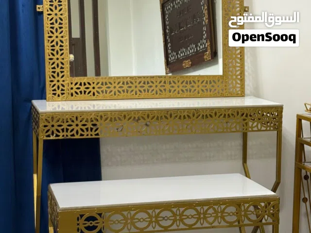 طاولات للبيع