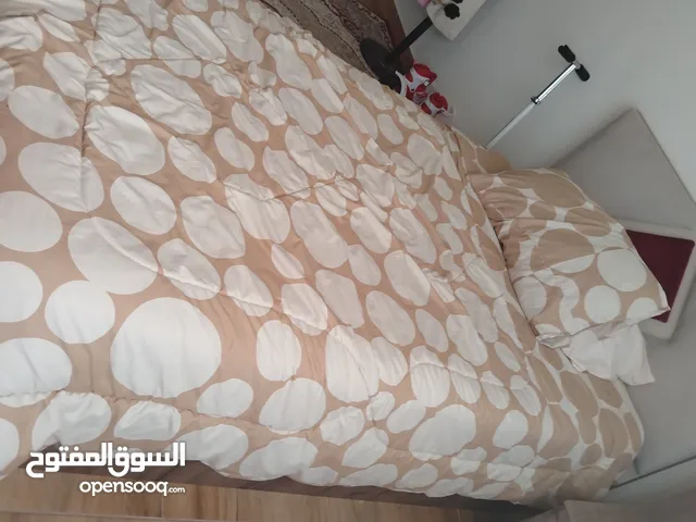 تخت للبيع مستعمل مع الفرشه