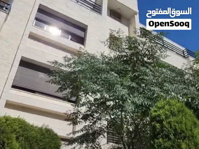 فرصه للبيع روف واسع  في قلب أم أذينة موقع استراتيجي  ، مباشرة من المالك.