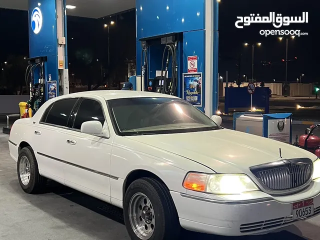 Used Lincoln Town Car in Abu Dhabi