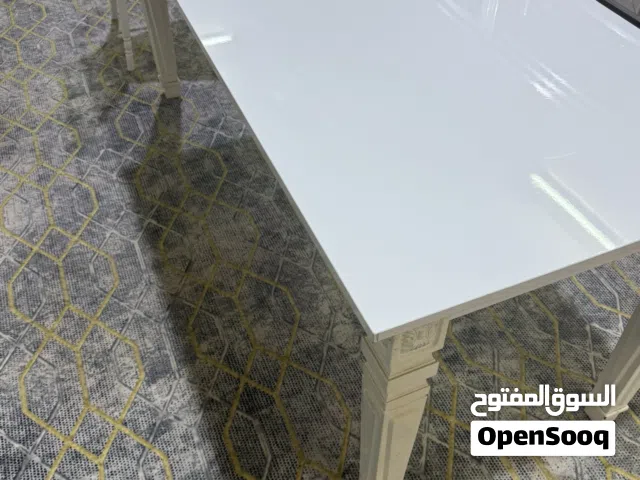 ميز طعام مستعمل قليل ونظيف و8 كراسي قوي وتكمه ب 450