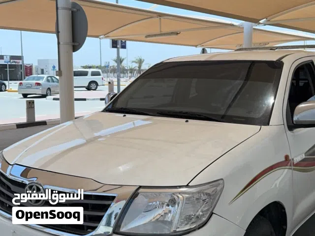 2015 تويوتا هيلوكس Standard