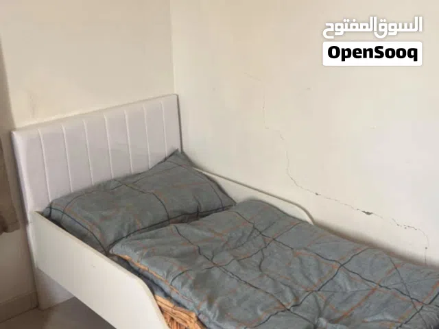سرير أطفال للبيع