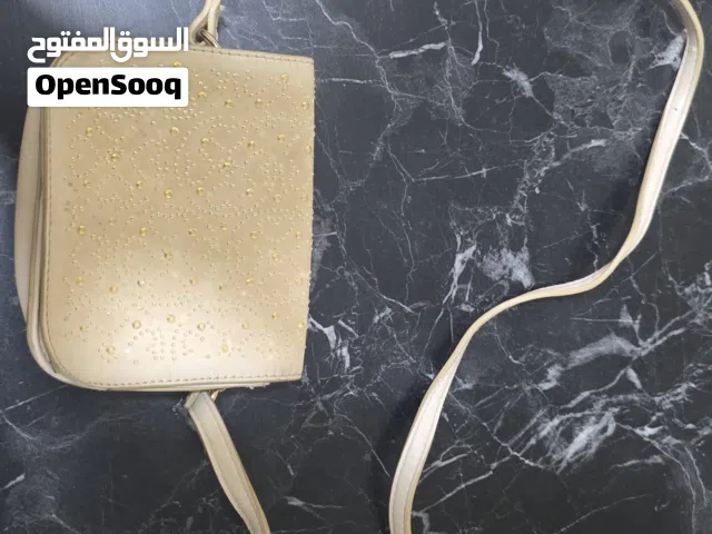 ثلاث شنط لمرحلة الصغار والاطفال .