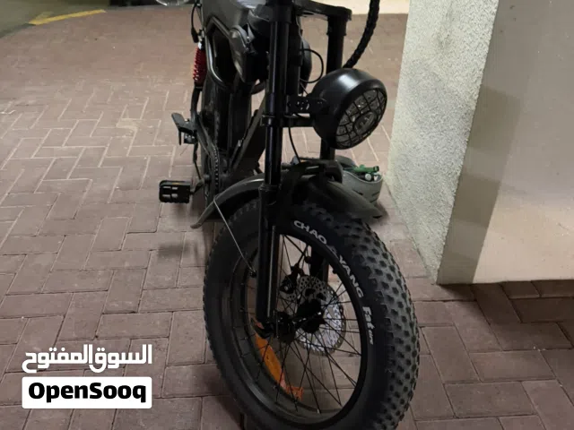 دراجة كهربائية شبه جديدة من 4 اشهر مع سكوتر كهربائي هدية