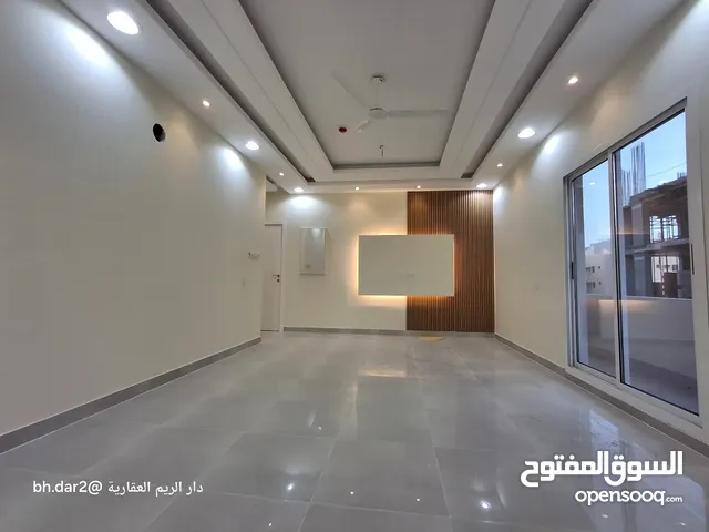 240 m2 5 Bedrooms Apartments for Sale in Muharraq Hidd
