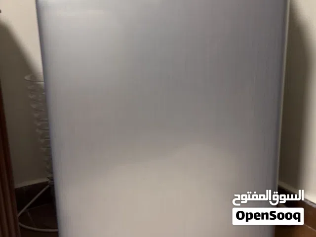ثلاجه وغساله استعمال نظيف شبه وكاله مافيهم ولا اي ضرر
