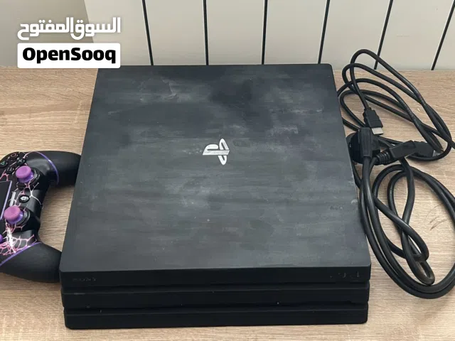 PS4 Pro 1TB حالة جيدة + يد + ألعاب + اشتراك Plus