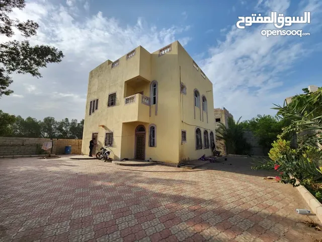 120 m2 More than 6 bedrooms Villa for Sale in Aden Other