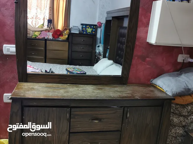 غرفة نوم للبيع بحالة جيدة