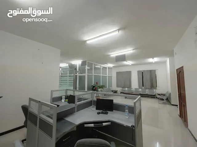 للايجار مركز تدريب  او بيع الاثاث جديده شاهد الصور وبأقل من نصف السعر