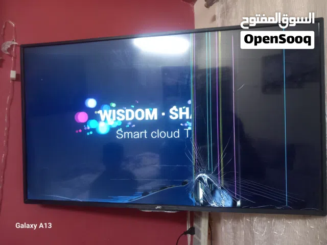 شاشة جي كي43 بوصة كسر في البانل فقط سماعات قوية بوردة سليمة بالريموت والجسم بحالة جيدة