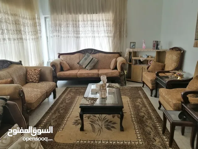 طقم كنب بحالة جيدة