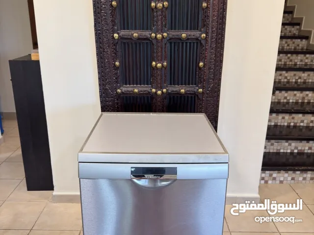 Top-notch stainless steel Bosch series 6 dishwasher for sale! Cash only.
