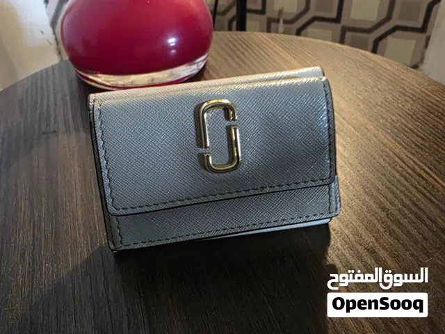 محفظة ستاتي نوع MARC JACOBS صغيرة للكروت و النقود لون اوف وايت للبيع