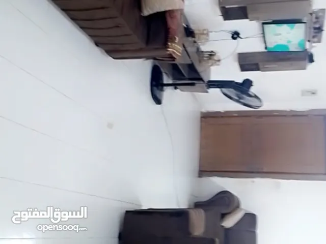 طقمين كنب بحاله جيده جدا