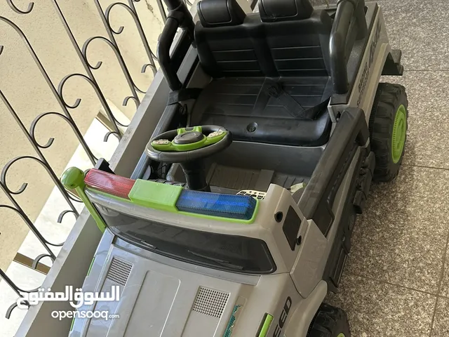 سيارة اطفال بشعار مرسيدس بوليسيه بحاله ممتازه جدا