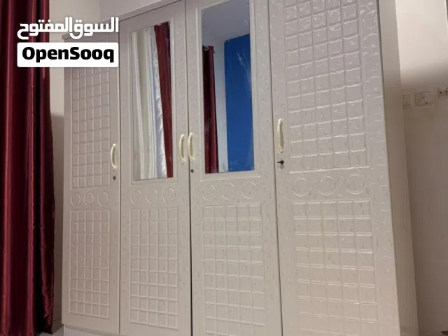 خزانة ملابس 4 أبواب مع مرآة Large 4-Door Wardrobe with Mirror (Excellent Condition