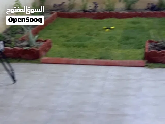 بيت في باب الهوى قرب السوق خلف المجمع الطبي ثالث بيت عن الشارع موقع ممتاز وطابو زراعي