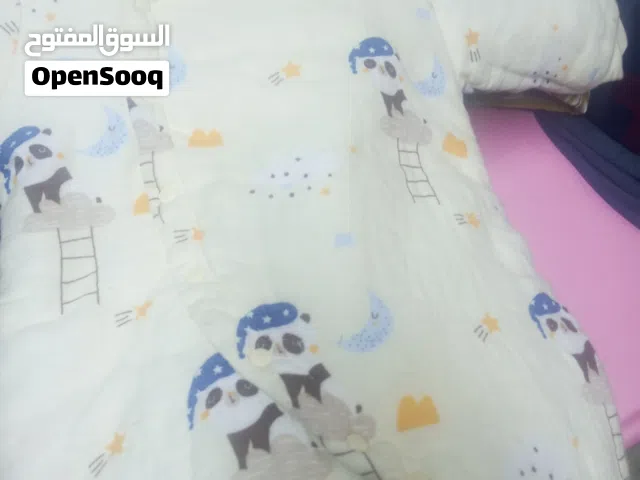 موجود شروة ملابس اطفال من عمر يوم لعمر ثلاث سنين تقريبا 150 قطعة للبيع بسعر 50