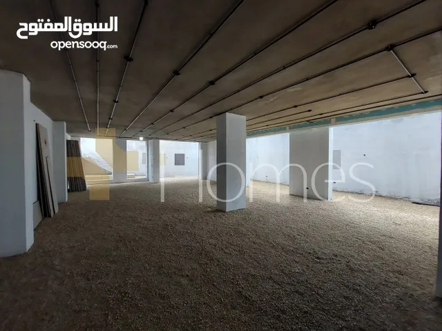 -معرض للايجار ذوموقع مميز في شارع عبدلله غوشة بمساحة 360 م