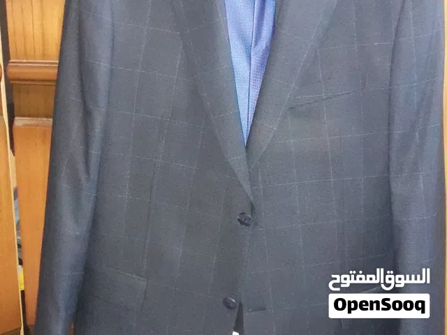 بدله ايطاليه والتر بوبيني مشريه من وستنبر ب 1400 دينار مقاس 54 لون زرقاء فيها خطوط زرق الجاكا