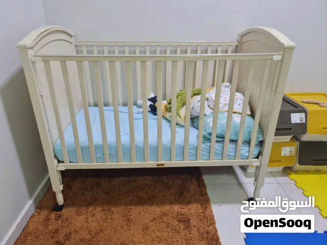 سرير أطفال من شركة جونيور مع زحليقة