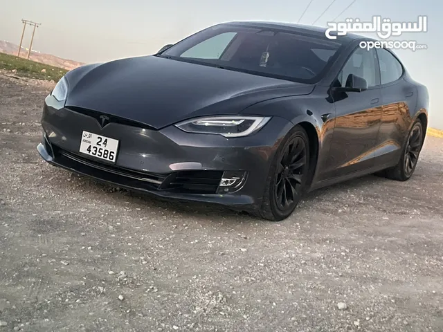 Tesla Model S 2016 in Amman