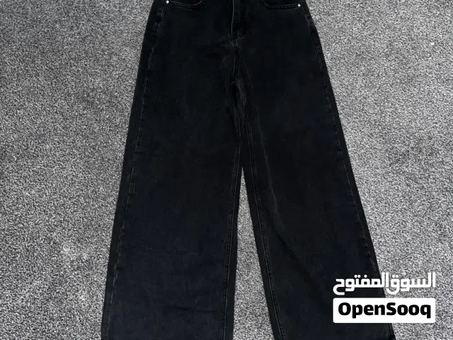 بنطلونين جينز اسود واحد غامق واحد فاتح شوي الغامق مقاس m الفاتح شوي مقاس 30 الثنين نظاف قابل للتفاوض