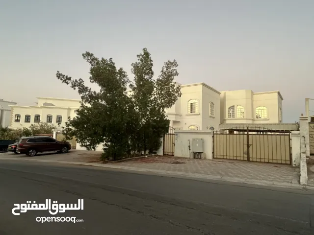 للبيع فيلا في الخوير بجانب جامعة التقنية  بمساحة 1310 متر فقط  قابل للتفاوض