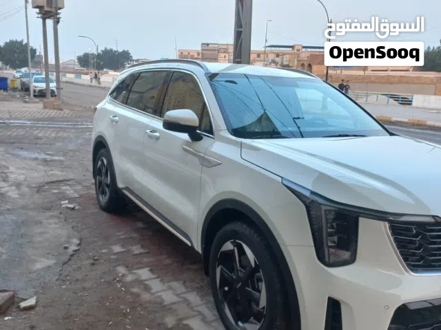 سياره  سورنتو 2025 مغلفه نانو   ماشيه. 14 الف.  سياره نضيفه ما عده دحجه بسيطه بالباب  سعره 3شدات و25