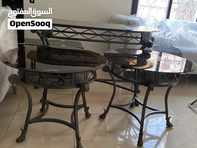 طاولات سوداء