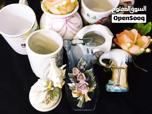 "لعشاق الرقي.. طقم تحف وفازات سيراميك مميزة (حالة ممتازة)"