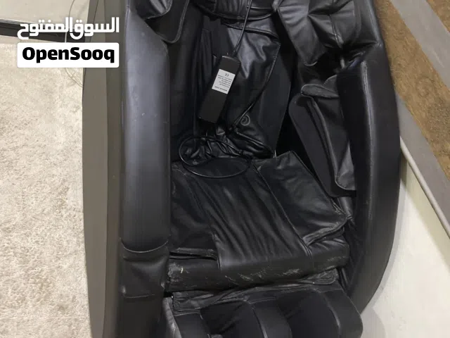كرسي مساج منزلي اسود اللون للبيع