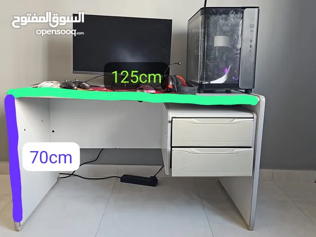 للبيع طاولة للكومبيوتر او لاغراض ثانيه