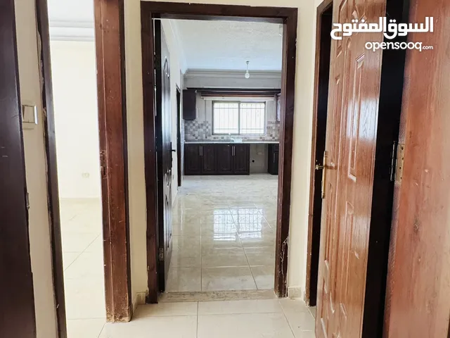 شقه شبه ارضيه مع ترس للبيع في صويلح خلف الجوازات