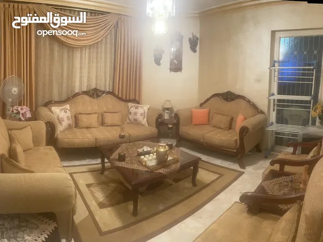 طقم كنب مستعمل بحالة جيده جدا