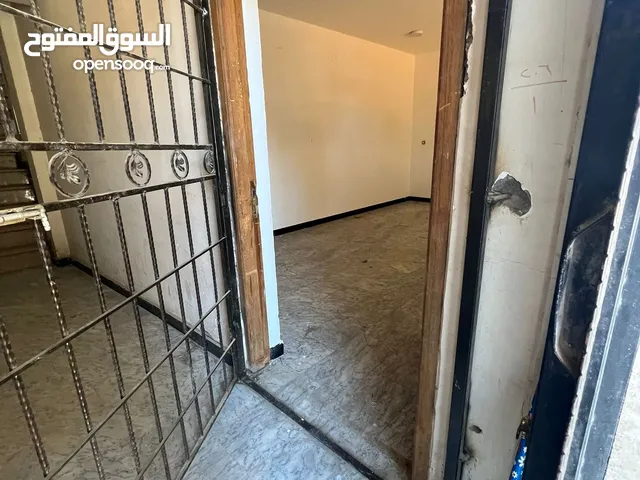 شقة للايجار عوائل فقط الكرادة داخل