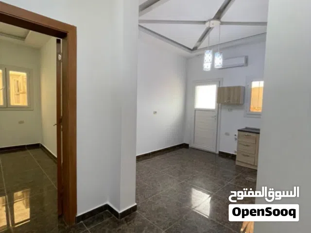 مبنى تجاري في موقع ممتاز في طرابلس