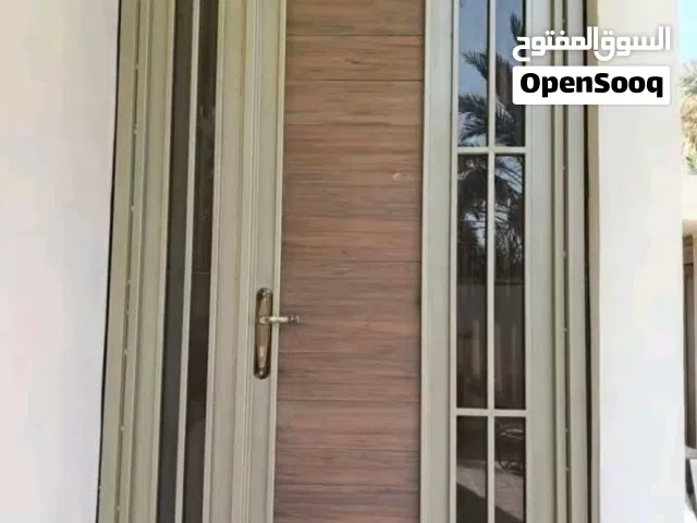 السلام عليكم يوجد بيبان وشبابيك وسخيف