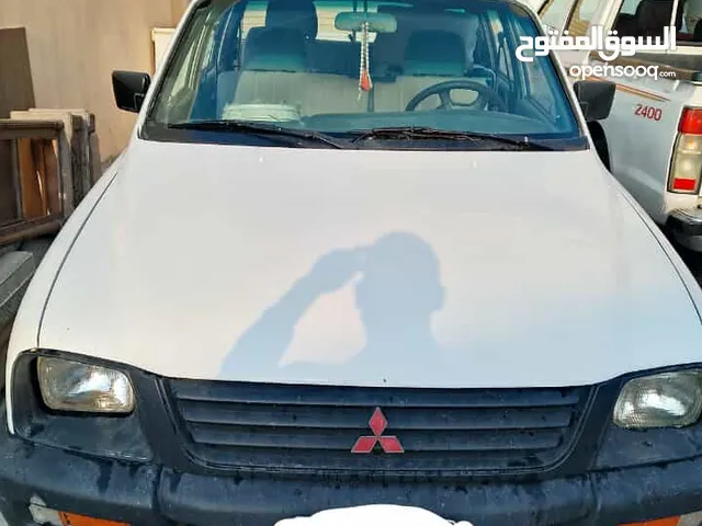 Mitsubishi l200 1999 model neat and clean