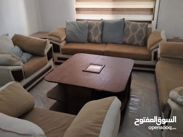 طقم كنب 7مقاعد مع طاولات الوسط 200 دينار