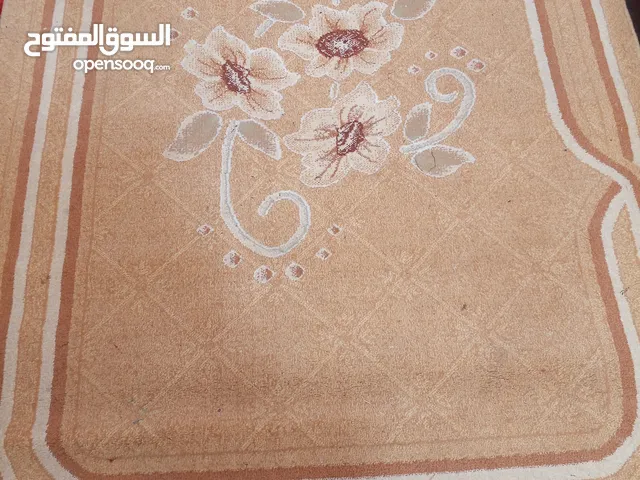 مجموعة سجاد للبيع بسعر جيد