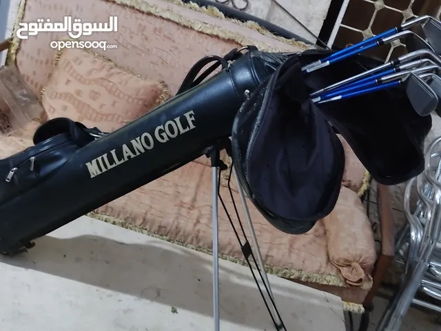 طقم كامل للعبة الجولف مكونة من شنطة خاصة و 6 مضارب اصلية و ستة كرات اصلية