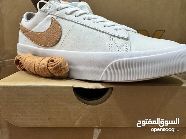 NIKE SB Blazer Low GT