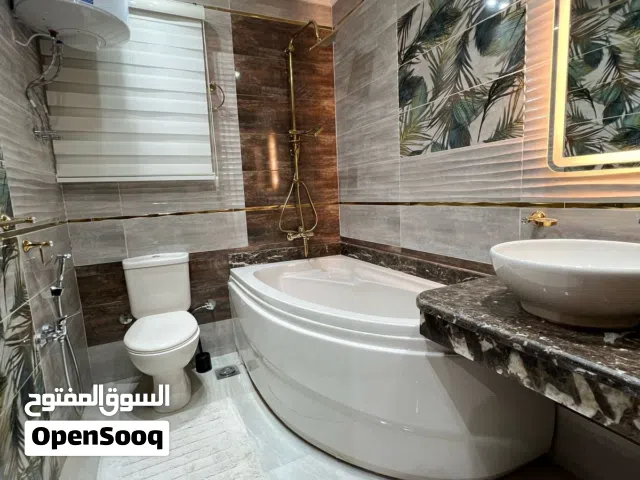 شقه للبيع 3 غرف تشطيب سوبر لوكس و تقسيمه ممتازه ڤيو لاند سكيب