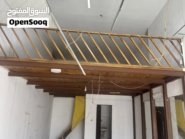مخزن مساحة كبيرة 45 م2 مع سدة واسعة 30 م2 ووحدة صحية للايجار في المرج الكرك باطلالة رائعة